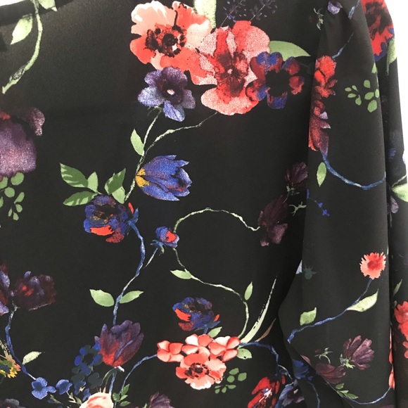 NWT Allison Joy flowy black floral blouse - Picture 5 of 8
